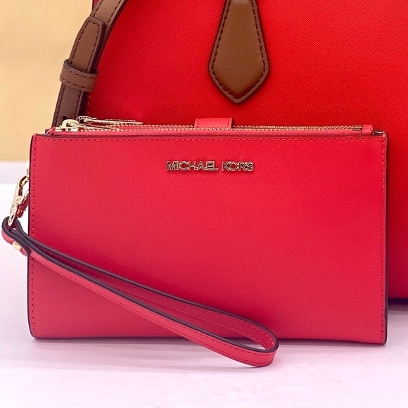 Michael Kors Large DoubleZip Wallet NWT
Wristlet Dark Sangria - Picture 6 of 10